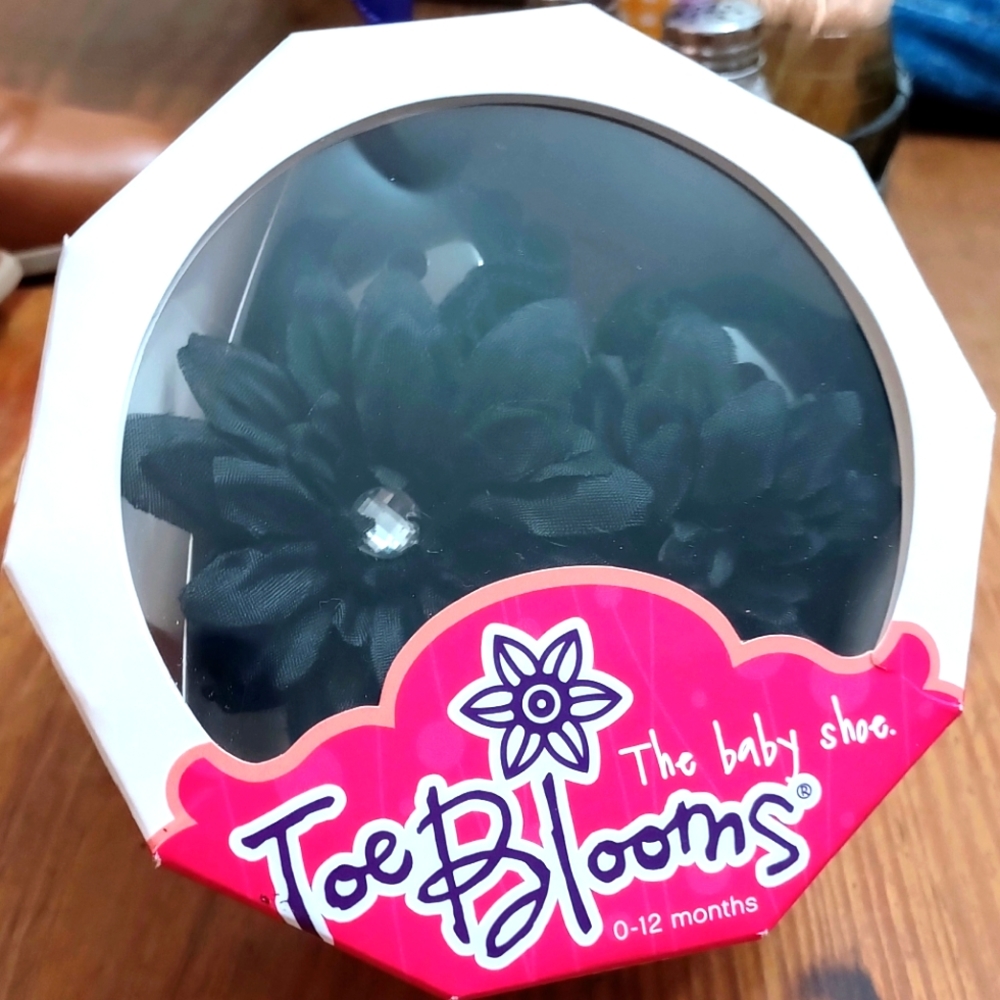 Toe blooms ( baby shoes)